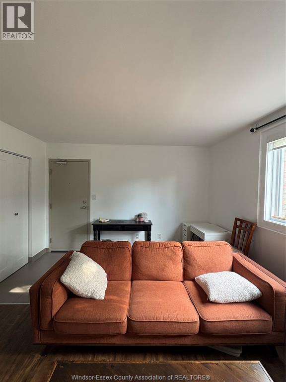 #1 1092 GLADSTONE Avenue, Windsor, Ontario, N9A2R8, Windsor, Ontario — photo 5 of 5