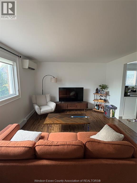 #1 1092 GLADSTONE Avenue, Windsor, Ontario, N9A2R8, Windsor, Ontario — photo 4 of 5