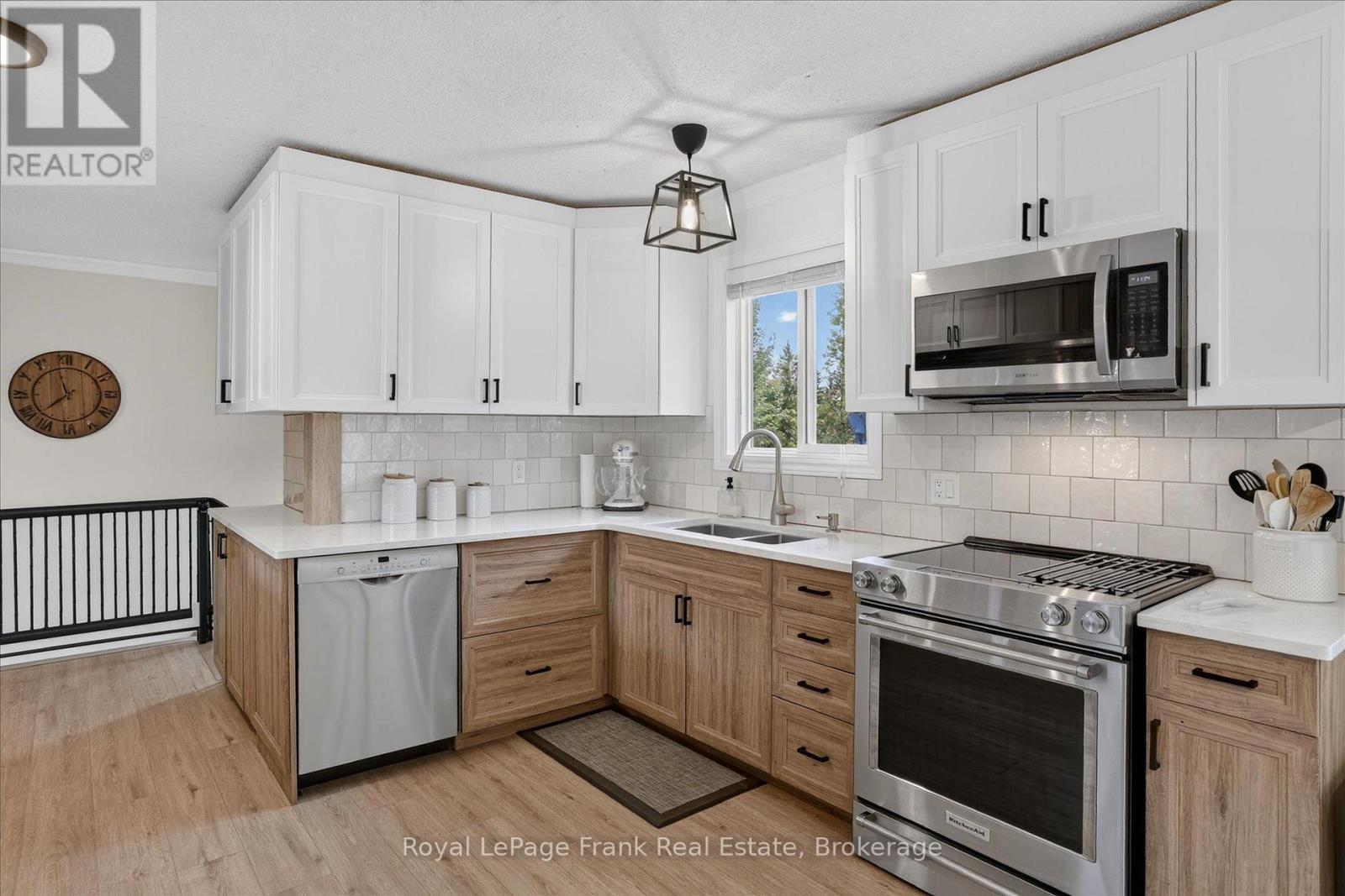 71 QUEEN STREET S - 14