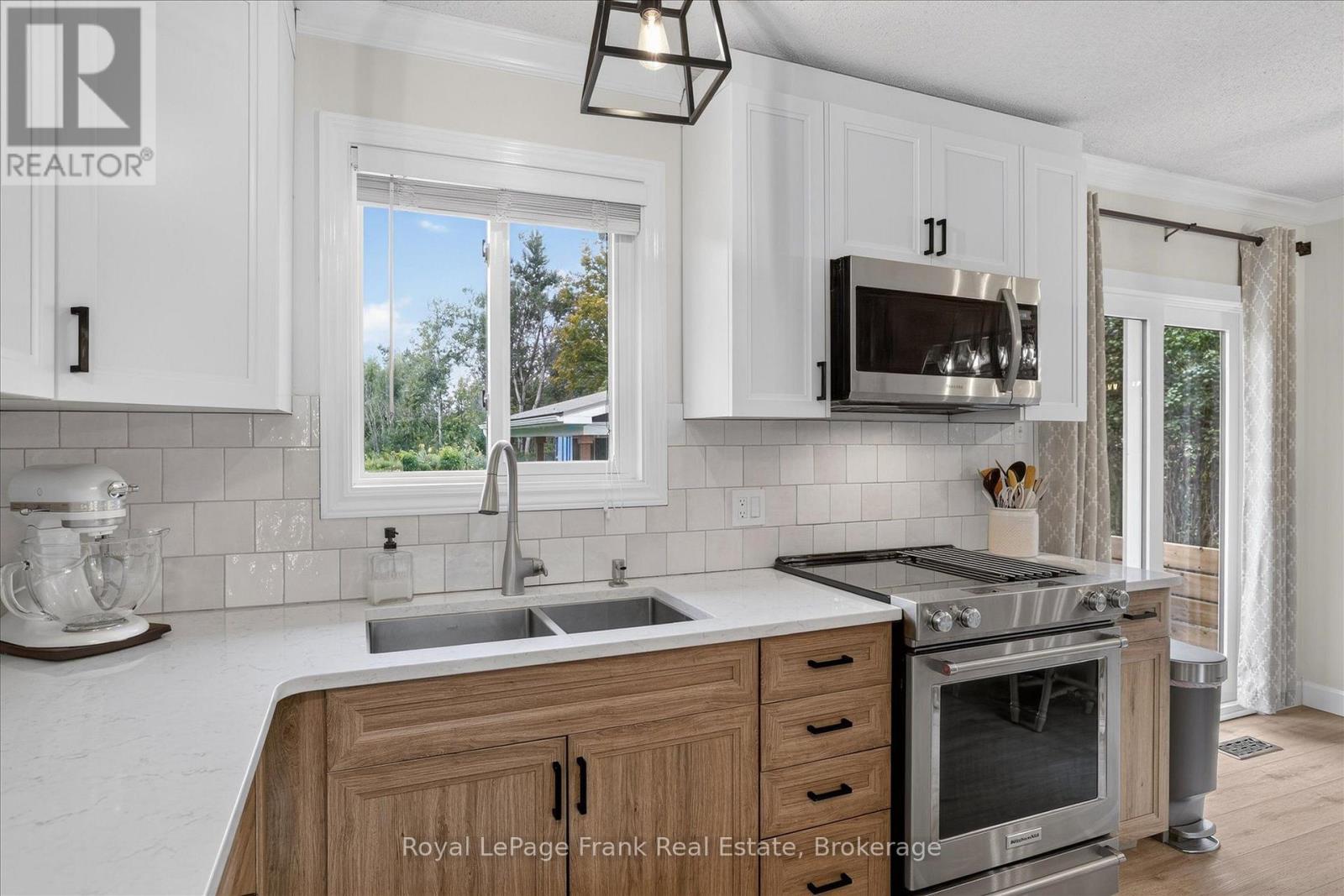 71 QUEEN STREET S - 15