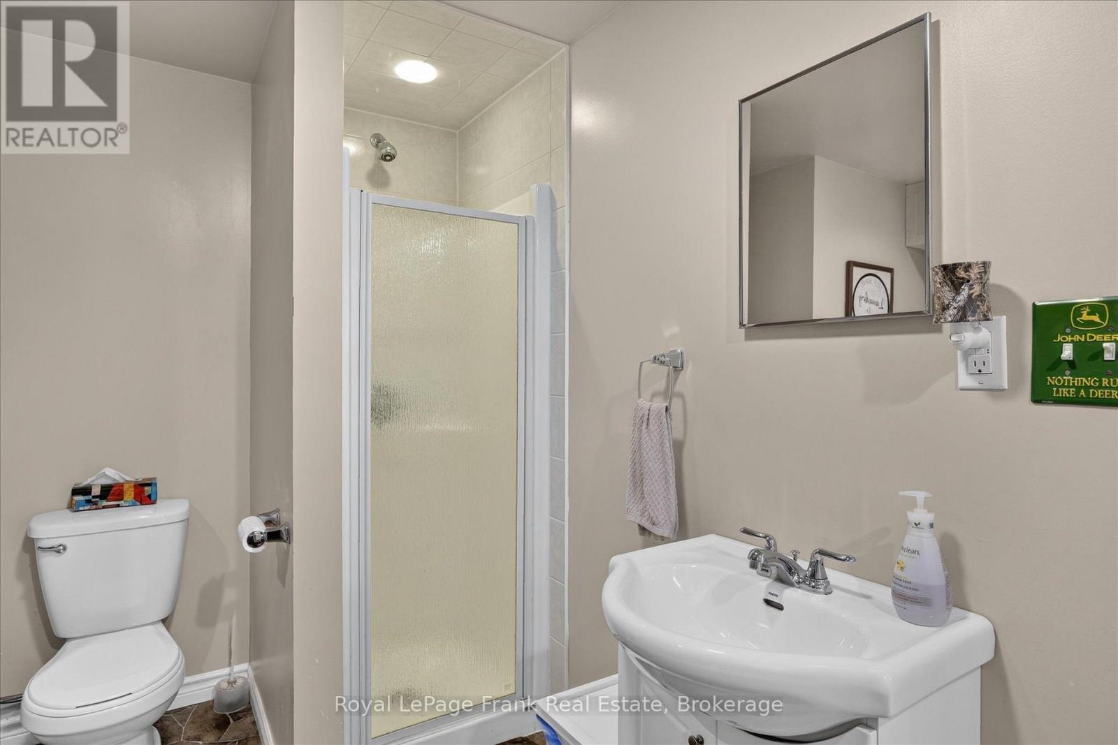 71 QUEEN STREET S - 34