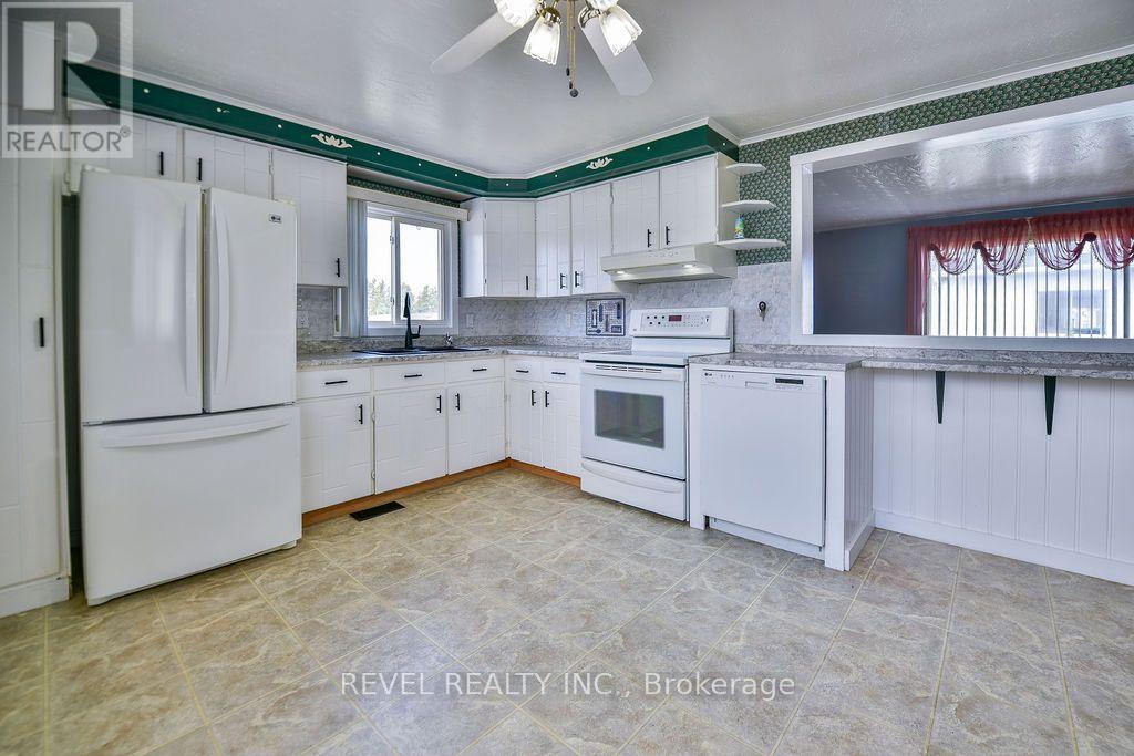 18 GRASSLANDS ROAD - 10