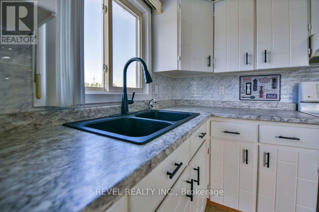18 GRASSLANDS ROAD - Image 11