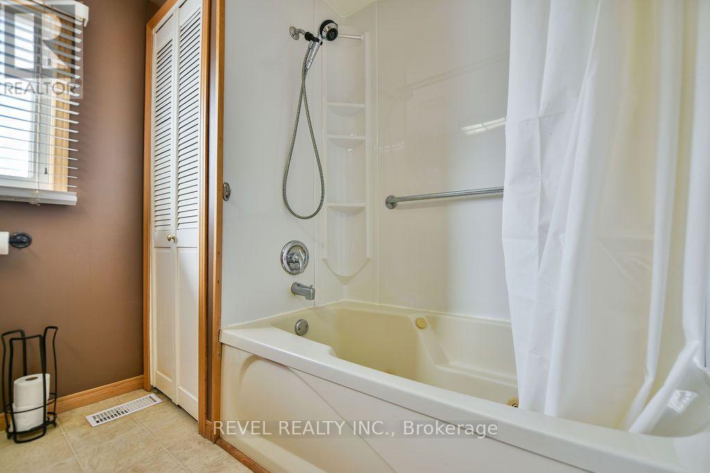 18 GRASSLANDS ROAD - 16
