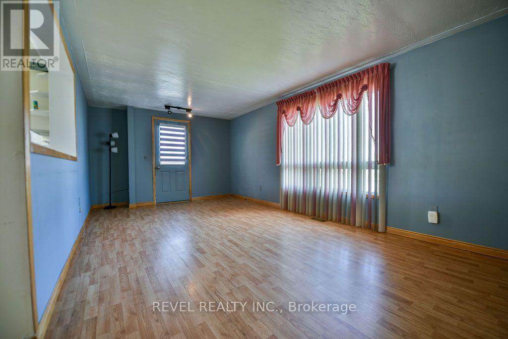 18 GRASSLANDS ROAD - 6