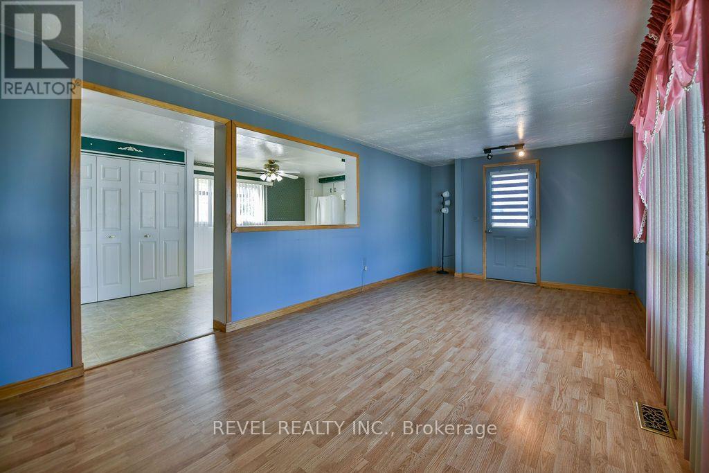 18 GRASSLANDS ROAD - 7