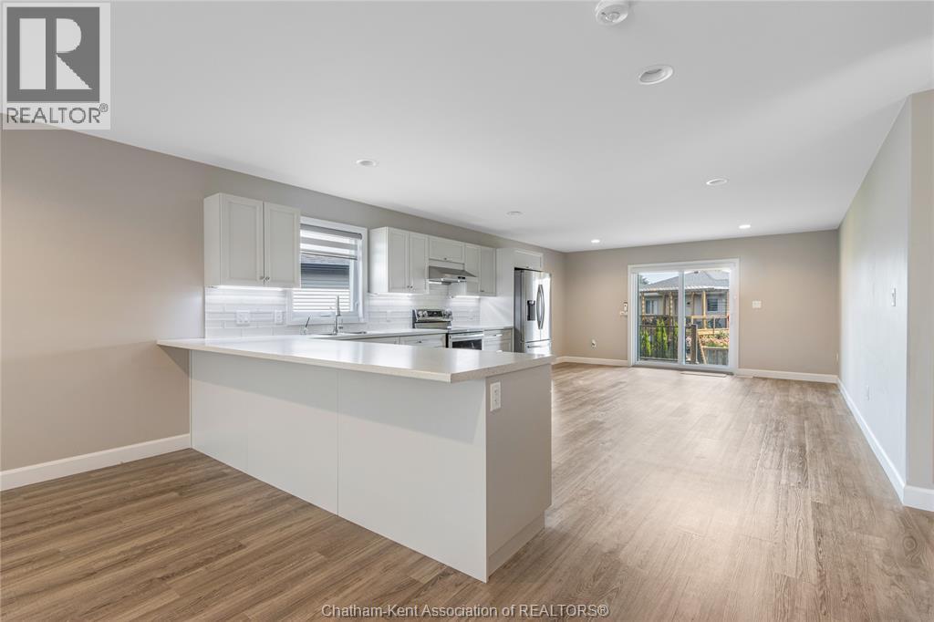 203 MOONSTONE CRESCENT - Image 10