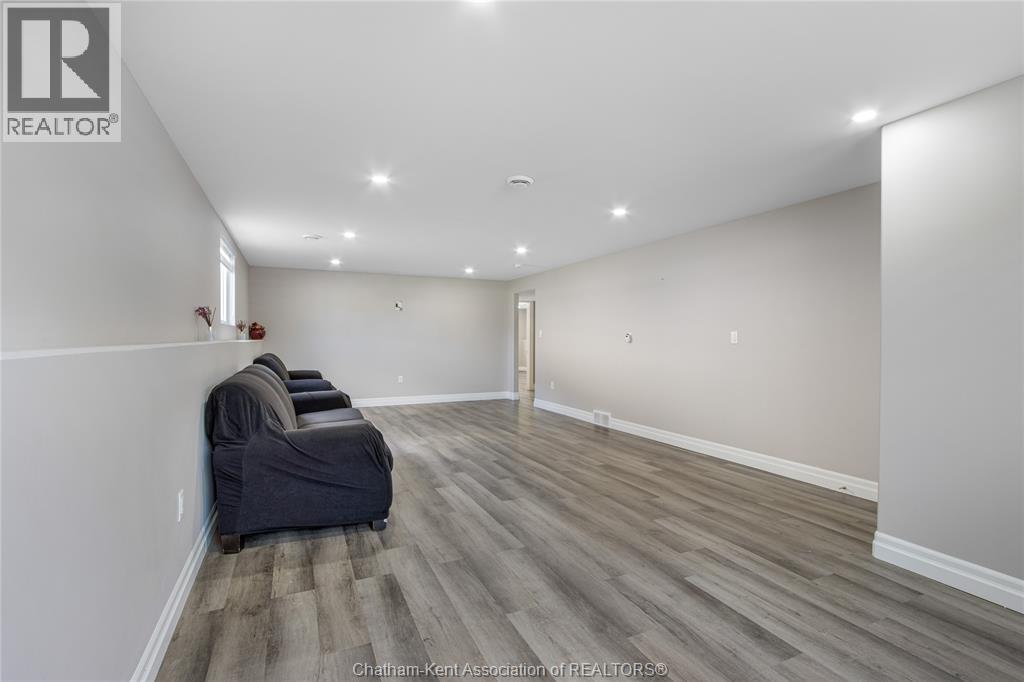 203 MOONSTONE CRESCENT - Image 24