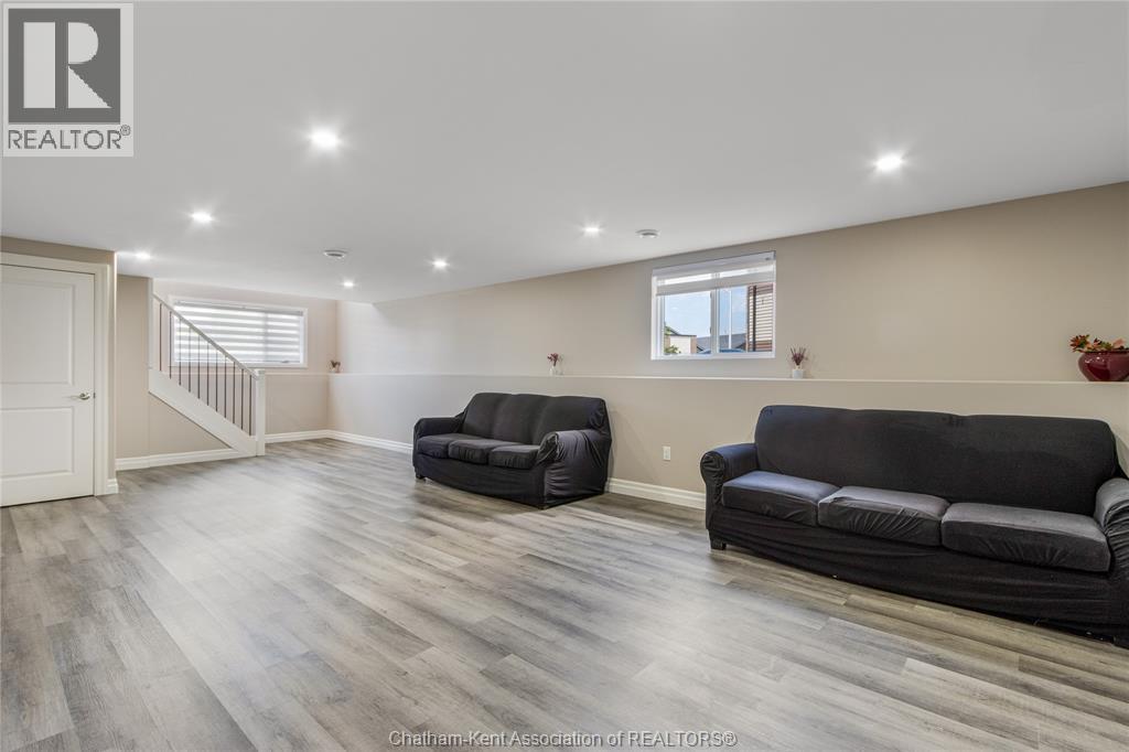 203 MOONSTONE CRESCENT - Image 25