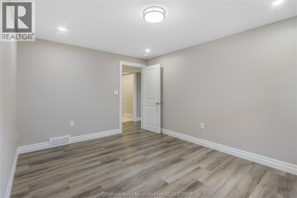 203 MOONSTONE CRESCENT - 28