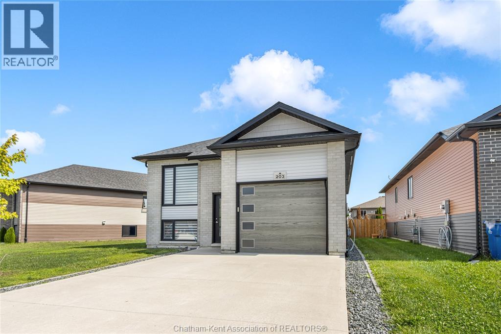 203 MOONSTONE CRESCENT - Image 3