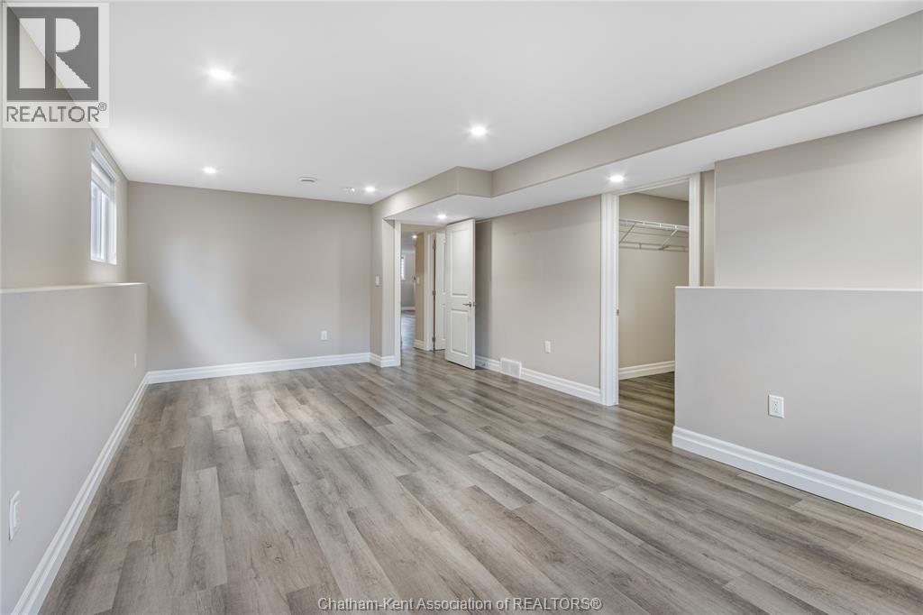 203 MOONSTONE CRESCENT - Image 32