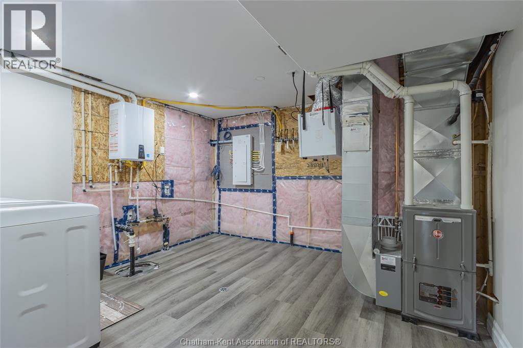 203 MOONSTONE CRESCENT - Image 34