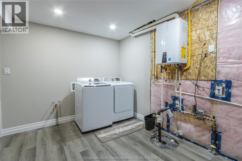 203 MOONSTONE CRESCENT - Image 35