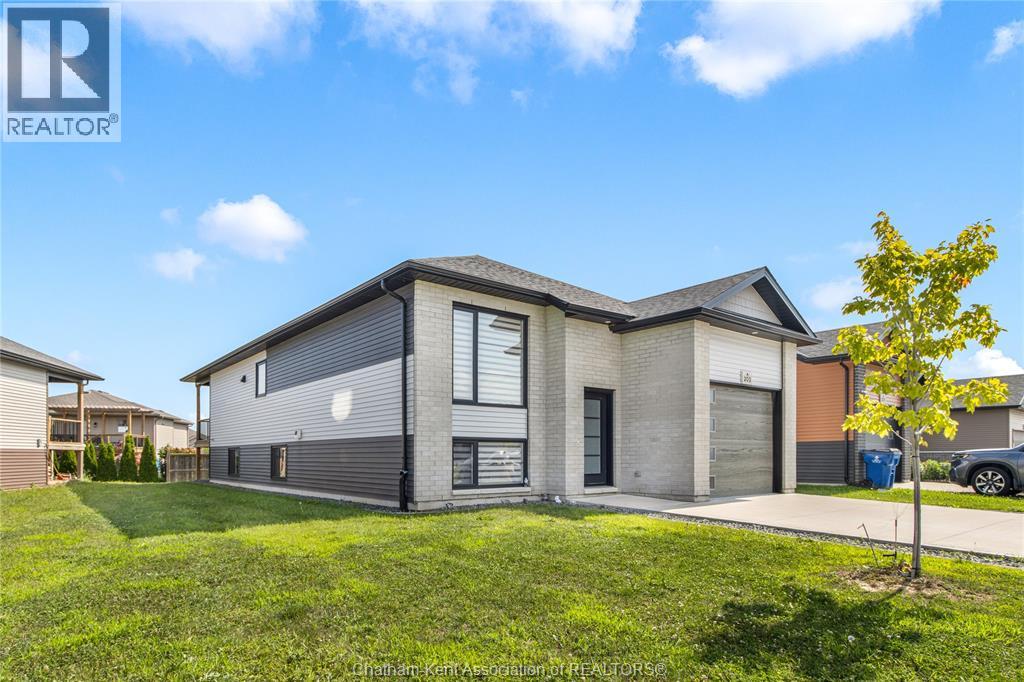 203 MOONSTONE CRESCENT - Image 5