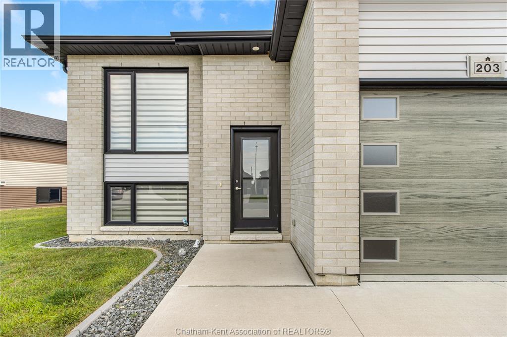 203 MOONSTONE CRESCENT - Image 6