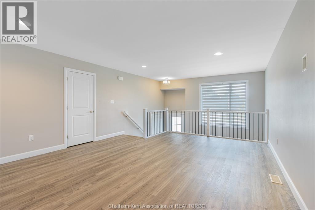 203 MOONSTONE CRESCENT - Image 8