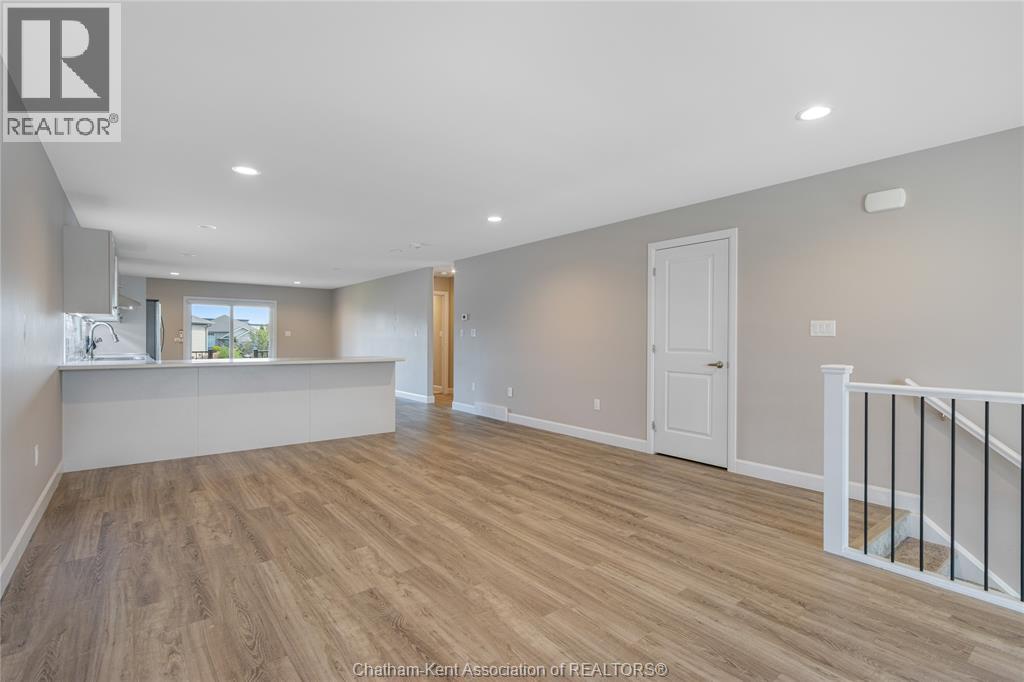 203 MOONSTONE CRESCENT - 9
