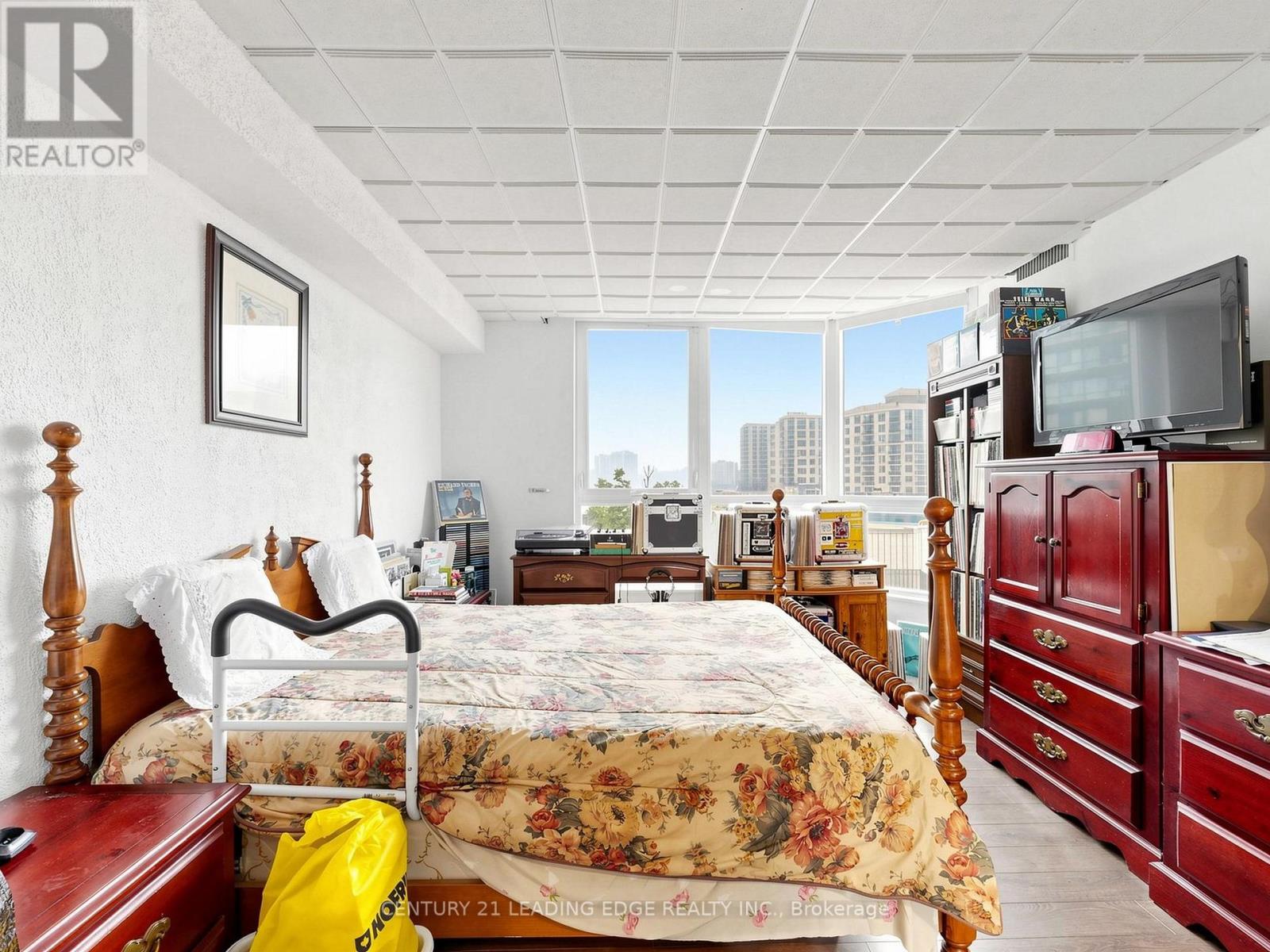 #204 3231 EGLINTON AVENUE E - Image 25