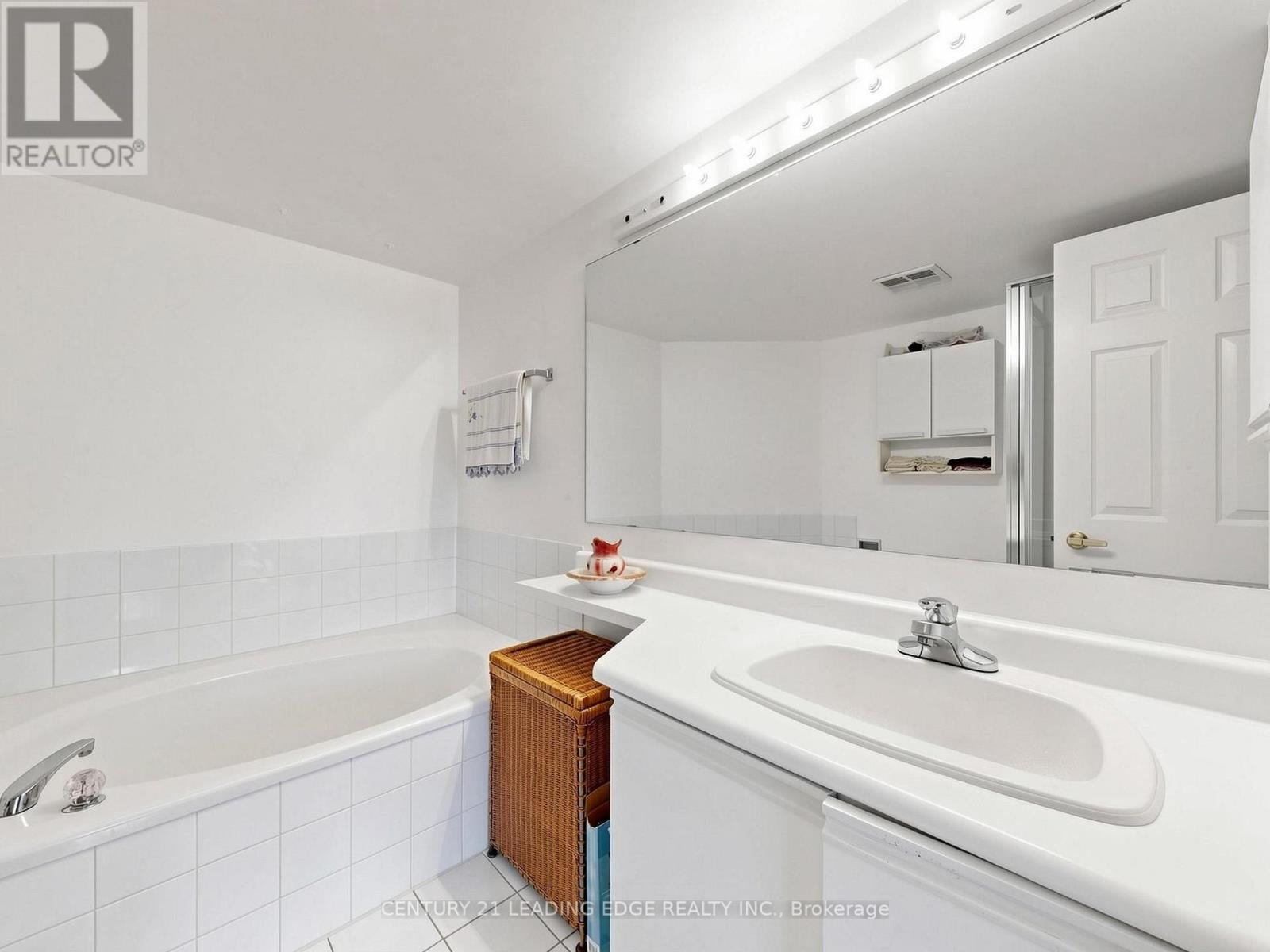 #204 3231 EGLINTON AVENUE E - Image 27