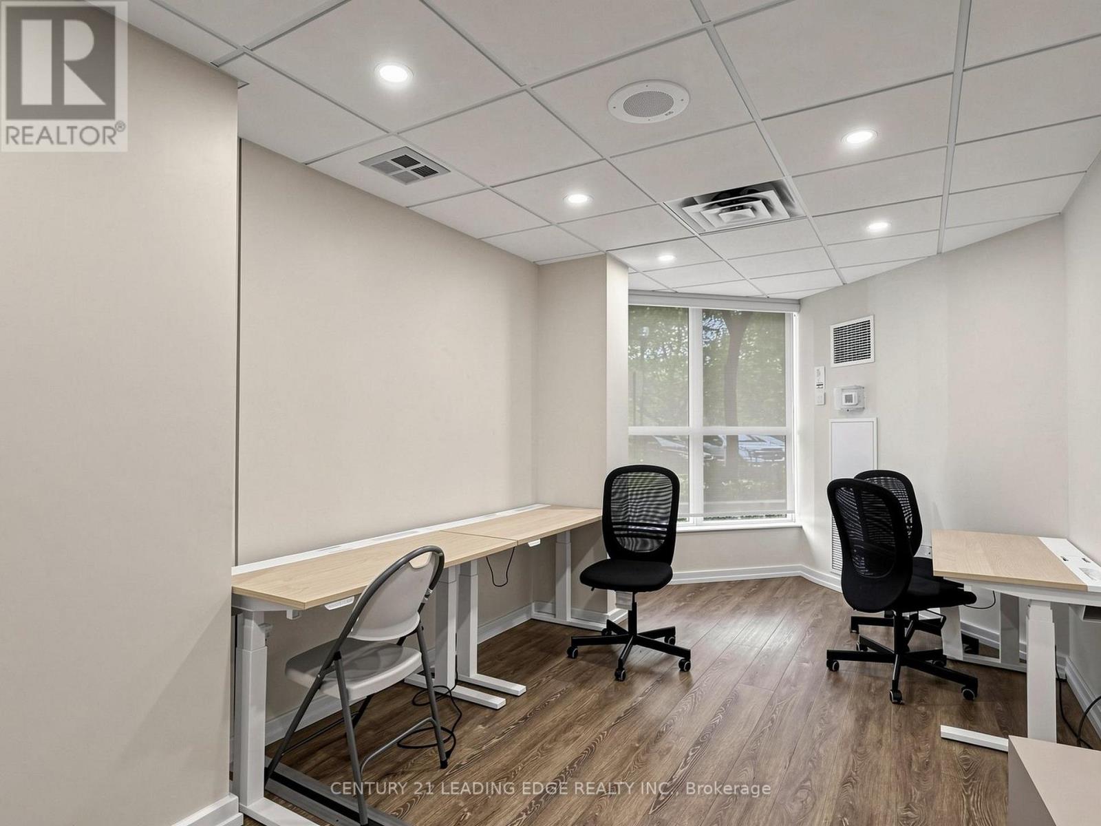 #204 3231 EGLINTON AVENUE E - 45