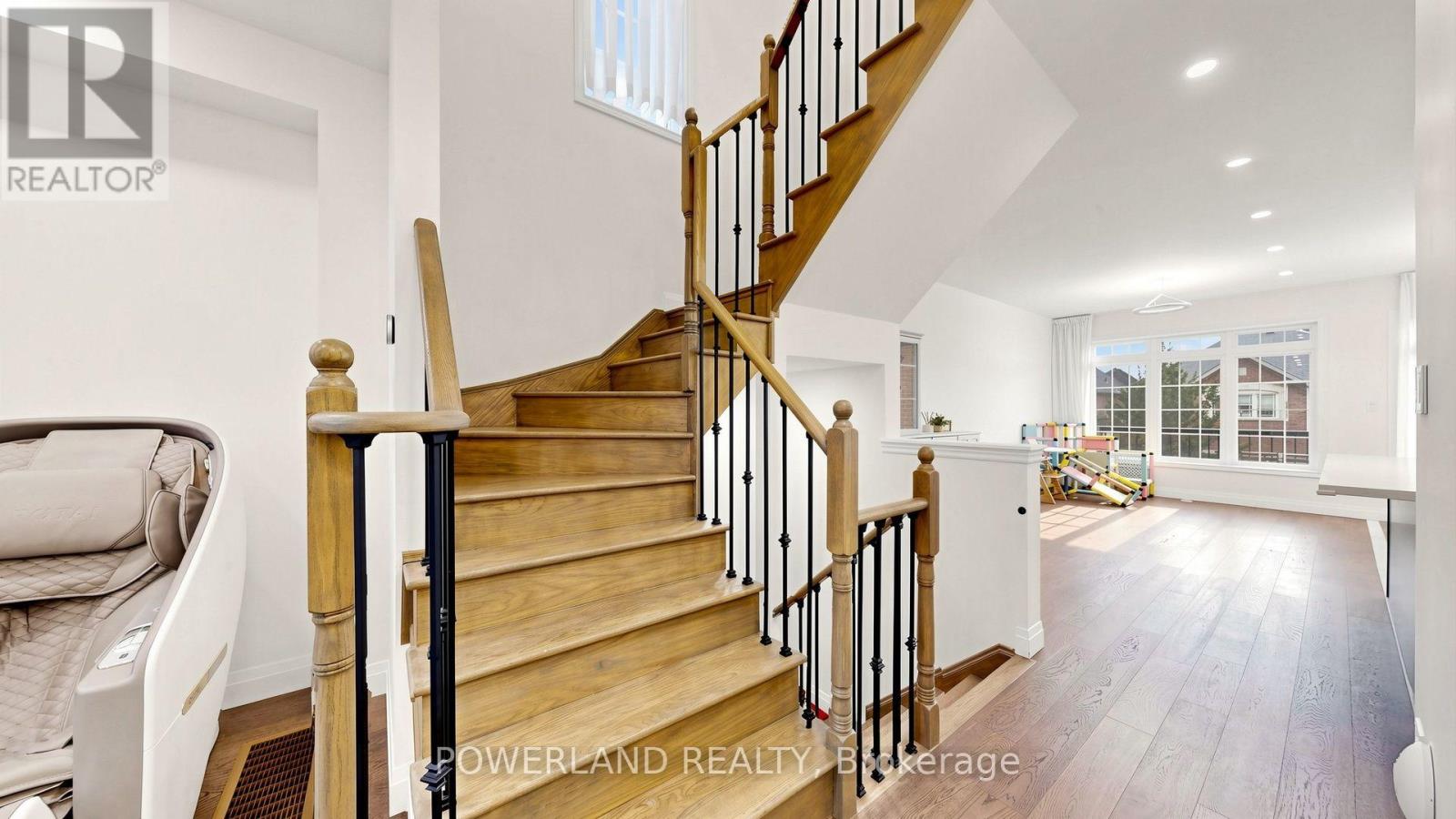 259 DUNDAS WAY - 13