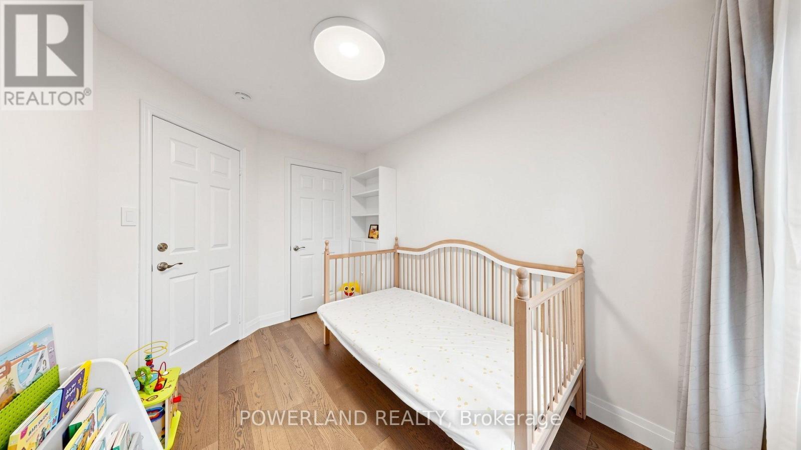 259 DUNDAS WAY - 23