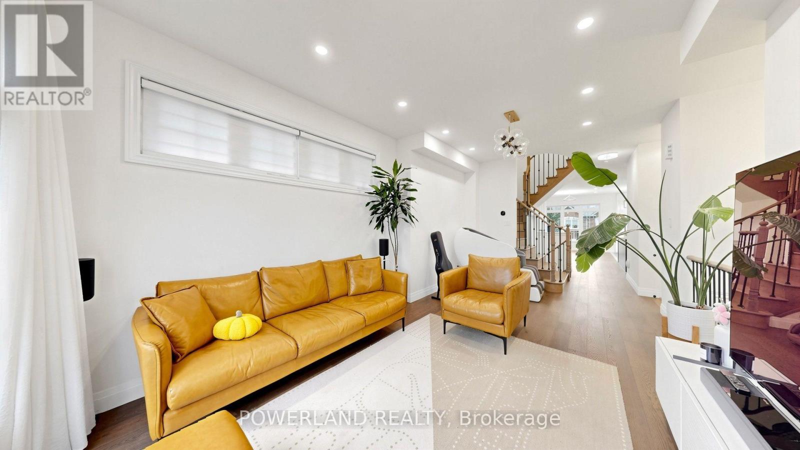 259 DUNDAS WAY - 3