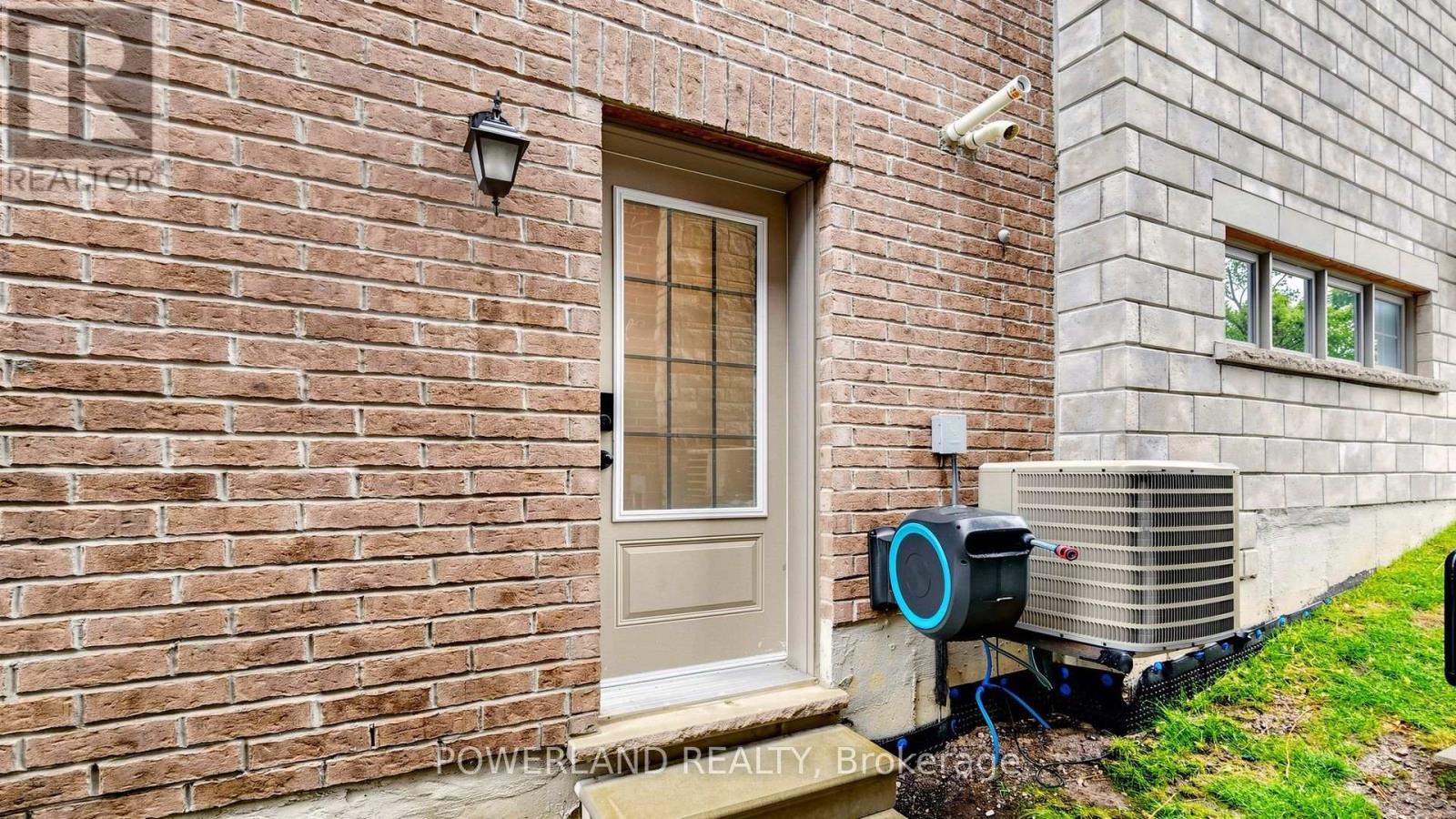 259 DUNDAS WAY - 30