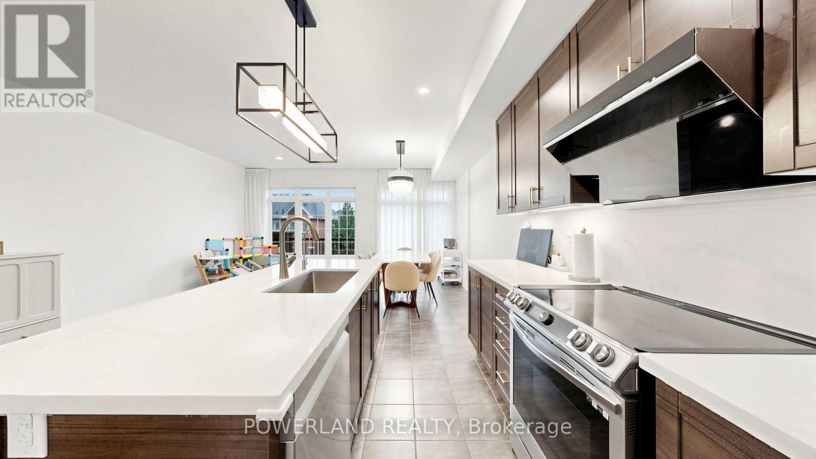 259 DUNDAS WAY - 5