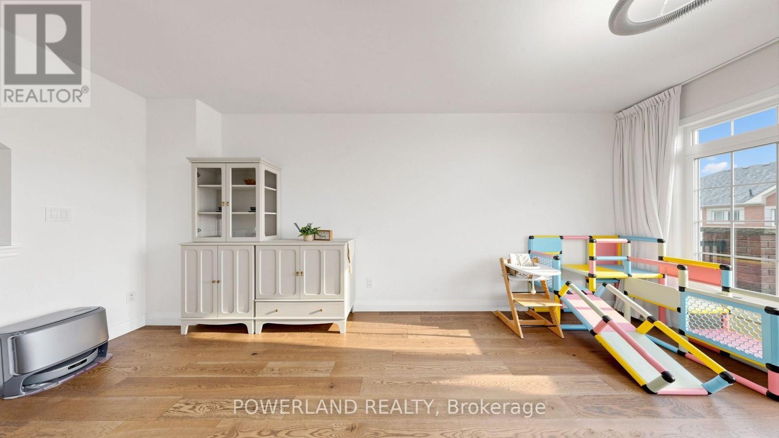 259 DUNDAS WAY - 6