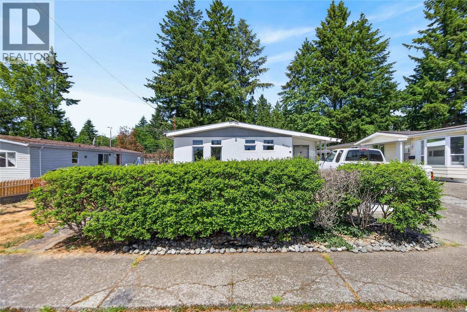 2068 4th St E - 32