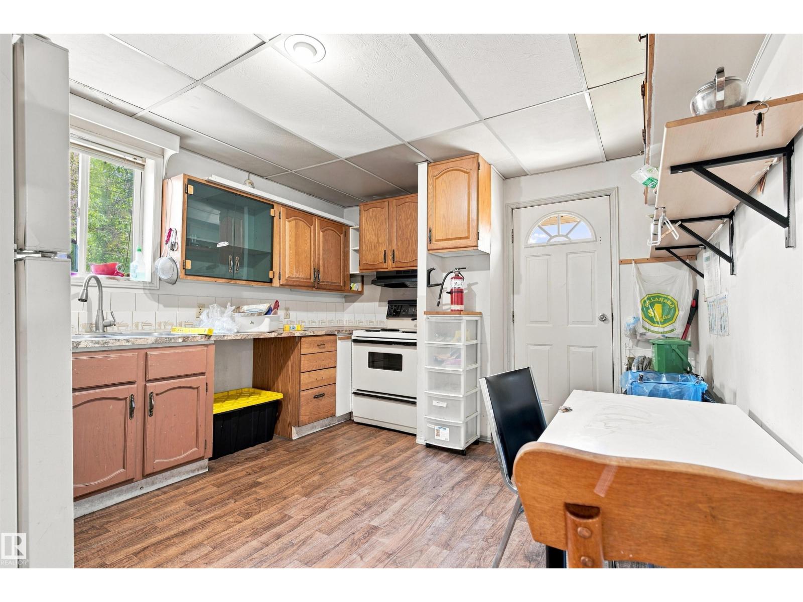 11111 81 AV NW - 54