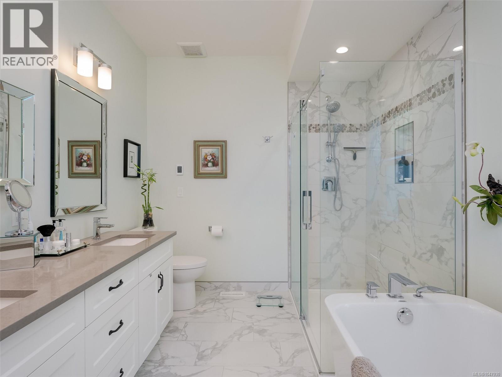 806 Country Club Dr - 18