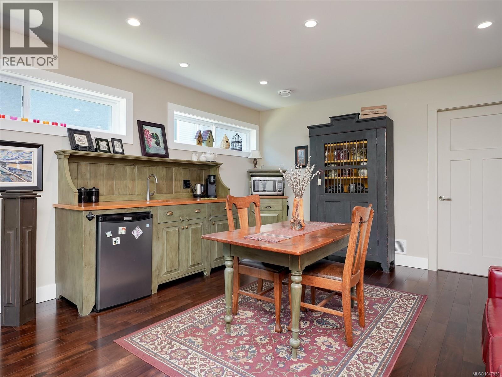 806 Country Club Dr - 28