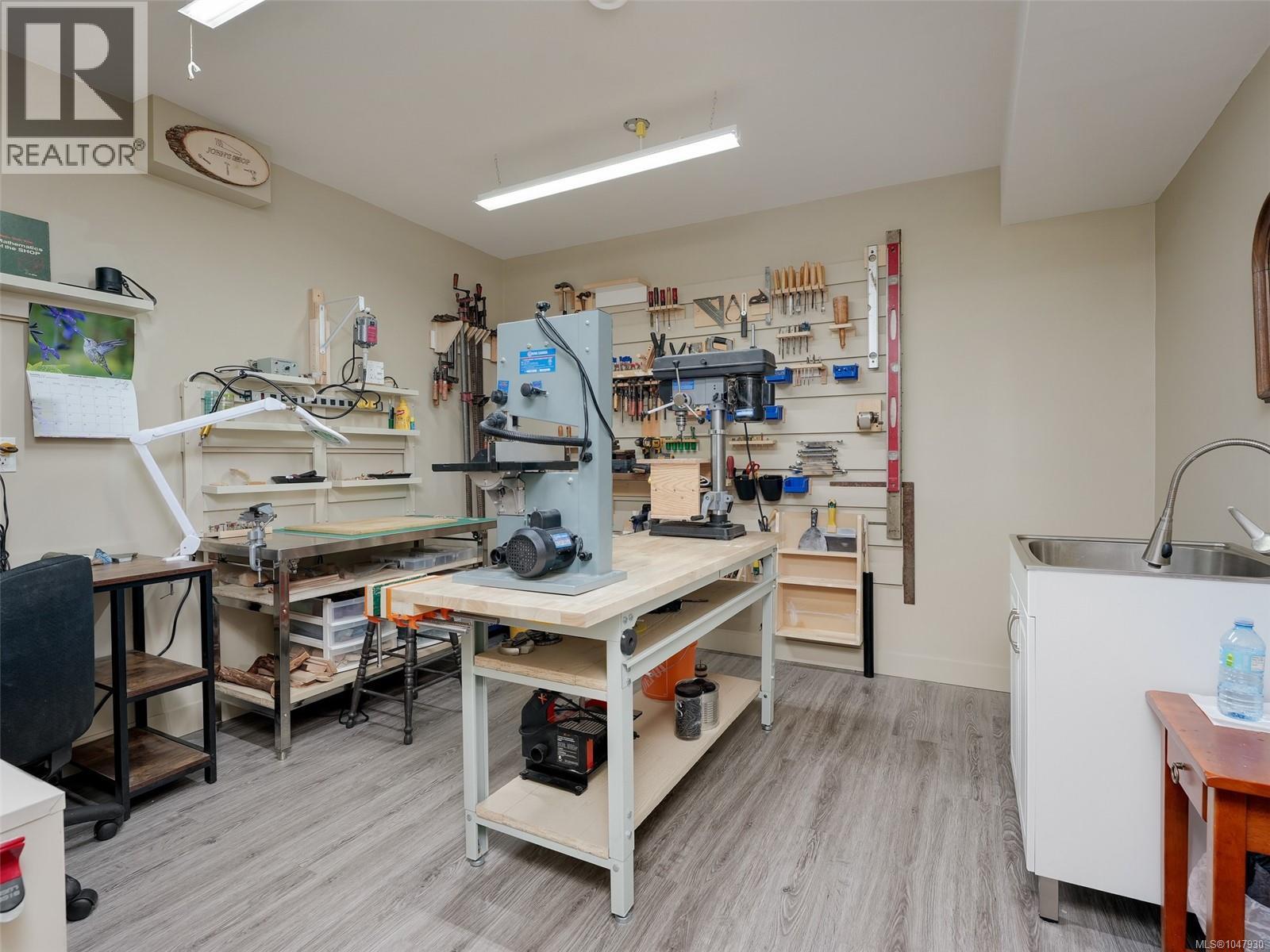 806 Country Club Dr - 31