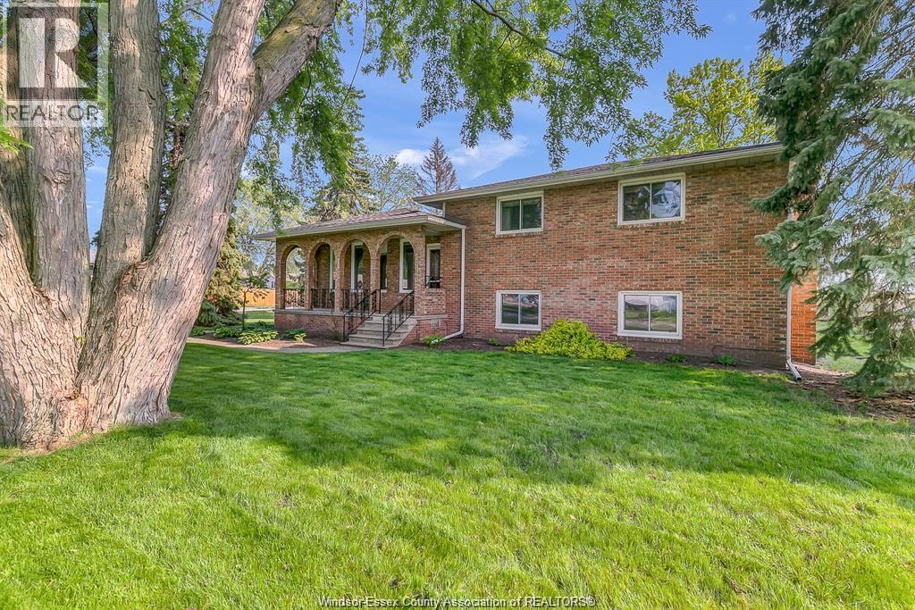 490 KENWOOD, LaSalle, Ontario, N9G2M1, LaSalle, Ontario — photo 2 of 5