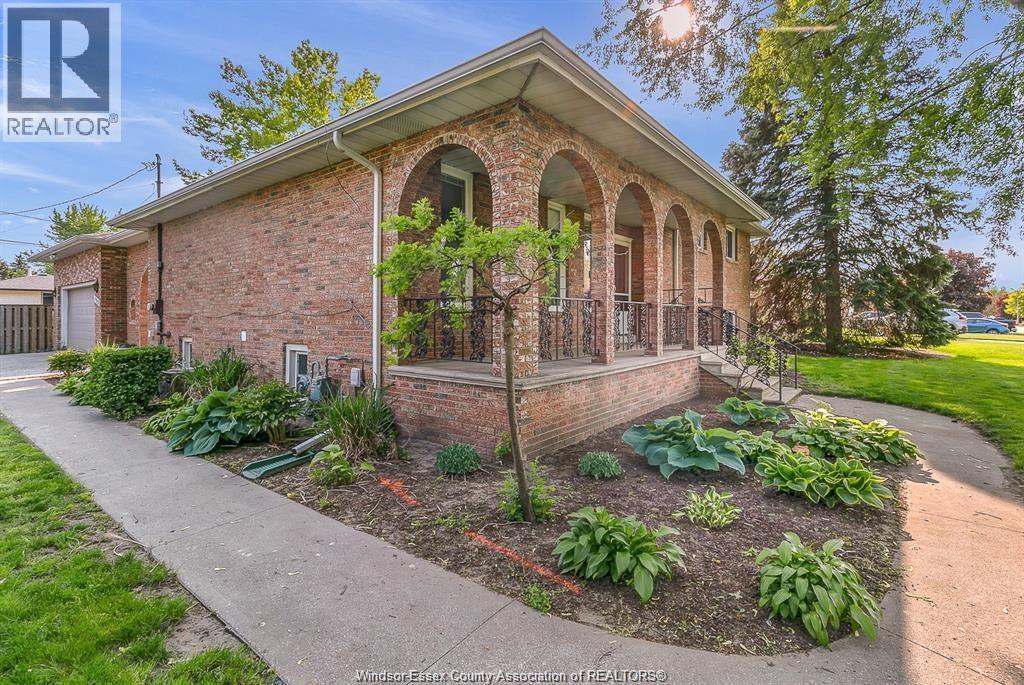 490 KENWOOD, LaSalle, Ontario, N9G2M1, LaSalle, Ontario — photo 3 of 5