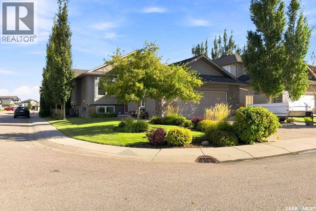 755 Sutter CRESCENT - 2