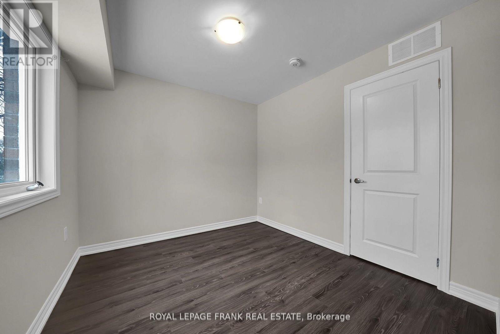402 OLIVE AVENUE - 25