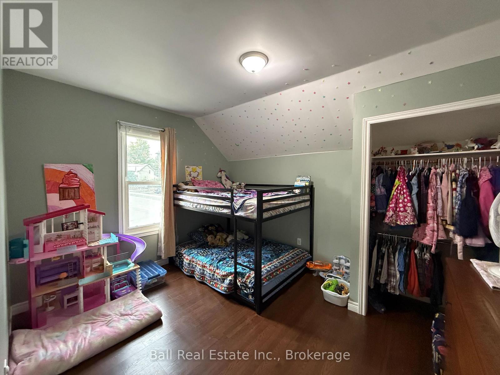 22 OAK STREET - 29