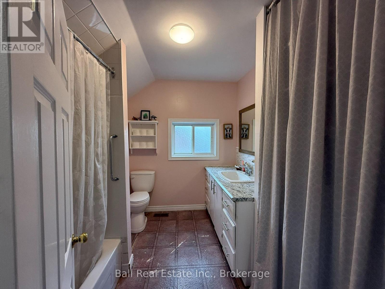 22 OAK STREET - 31