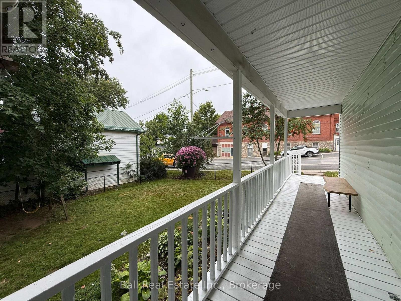 22 OAK STREET - Image 36