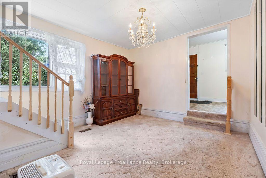 294 MOIRA STREET E - Image 18