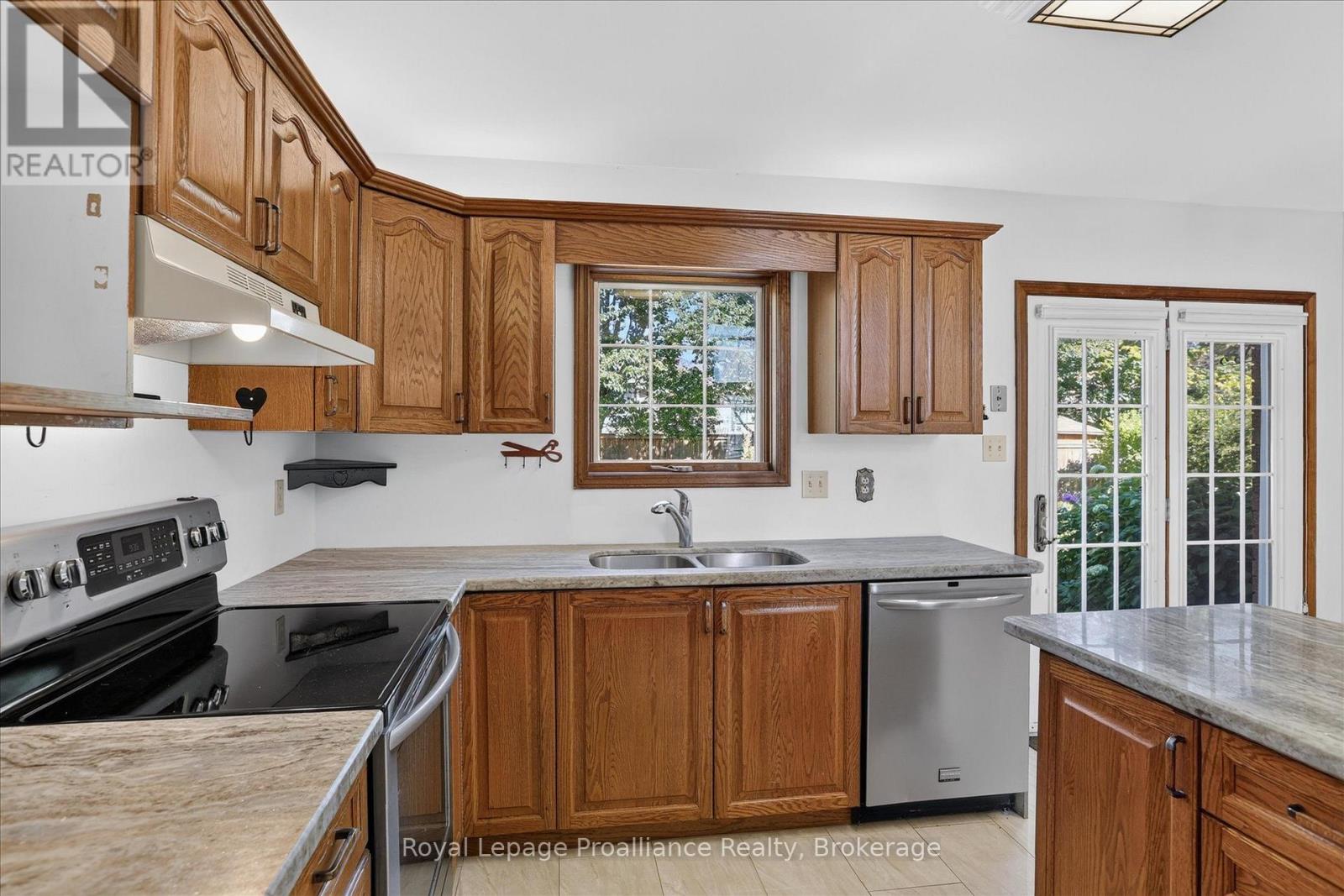 1664 FORSTER AVENUE - 14