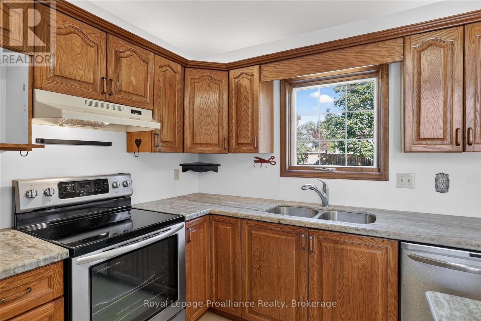 1664 FORSTER AVENUE - 15