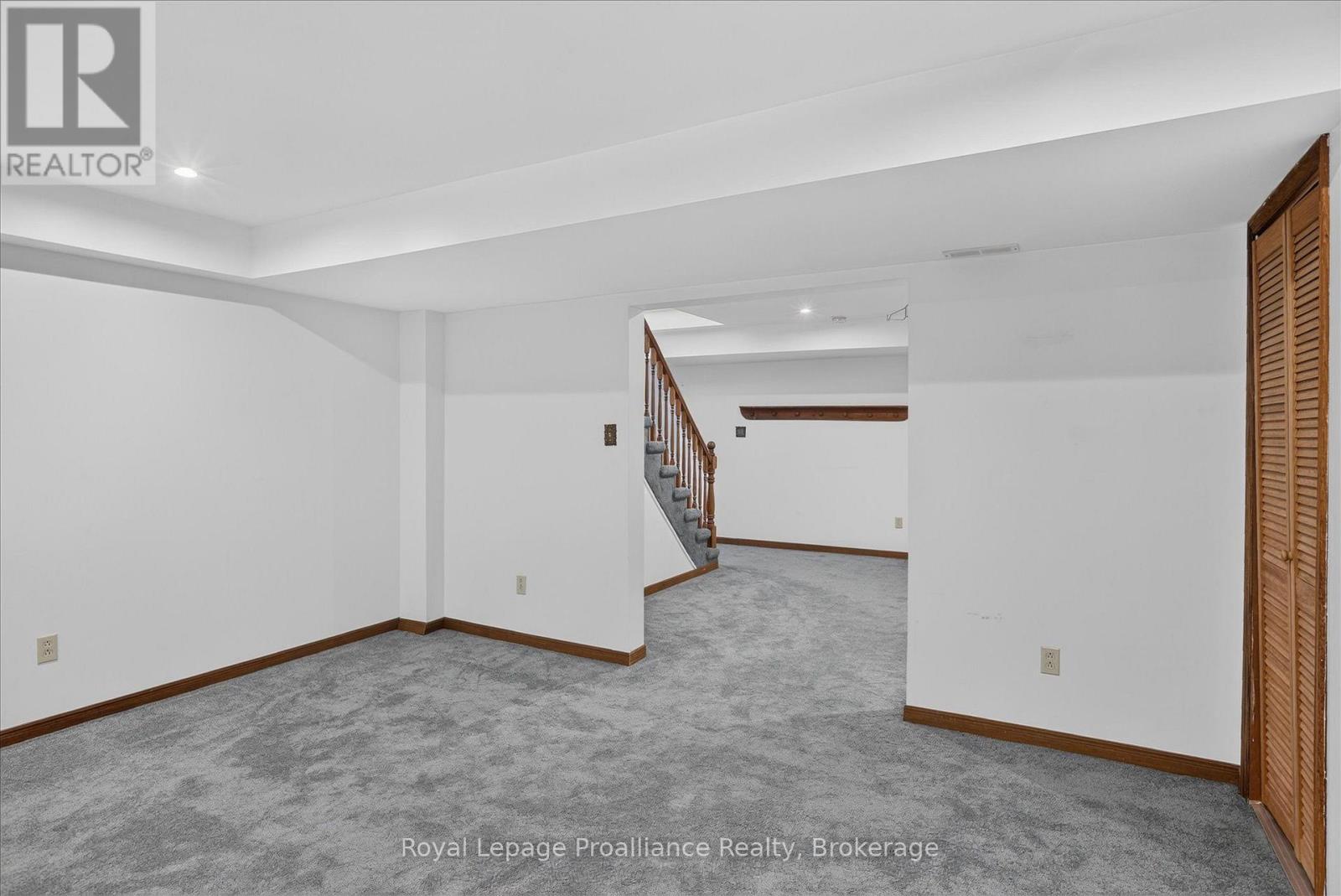 1664 FORSTER AVENUE - 44