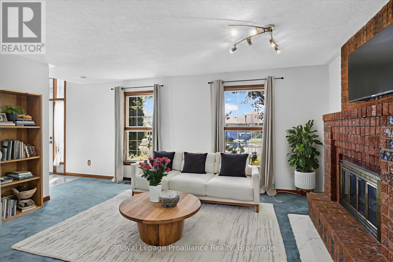 1664 FORSTER AVENUE - 7
