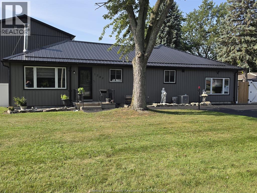#MAIN 1282 STUART Boulevard, LaSalle, Ontario, N9J1Y4, LaSalle, Ontario — photo 2 of 5