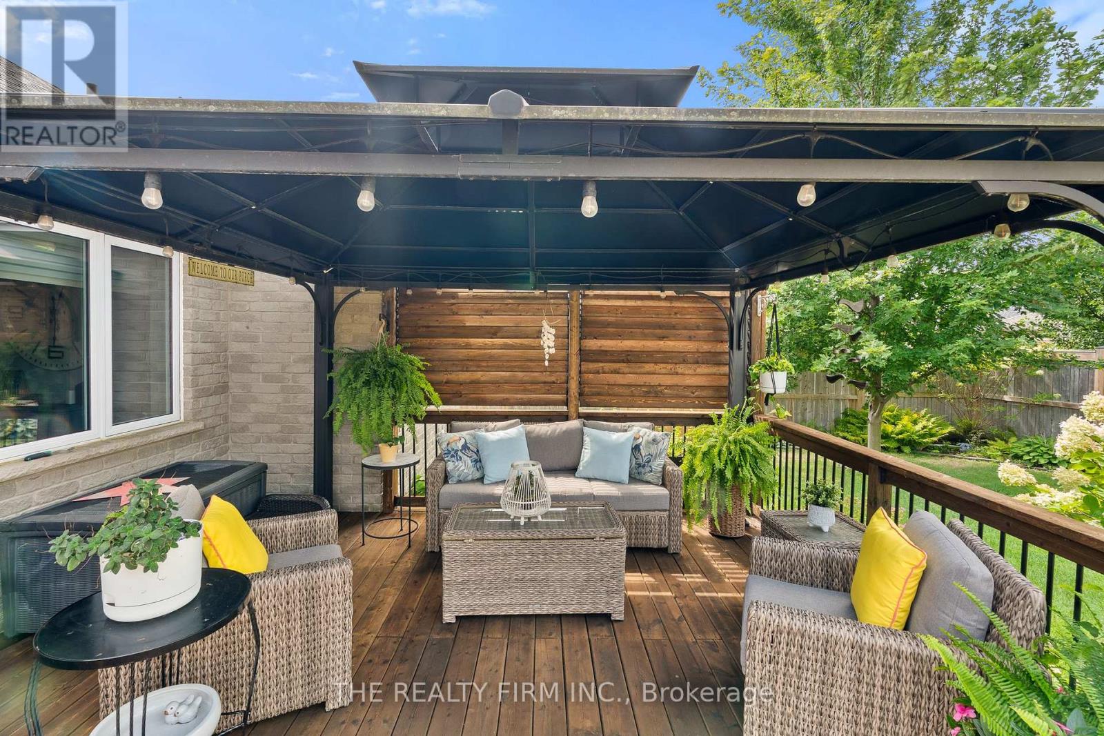 34 ASHBERRY PLACE - 32